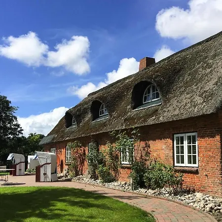 Semesterbostad Holiday Home Alte Weinstube, Emmelsbuell